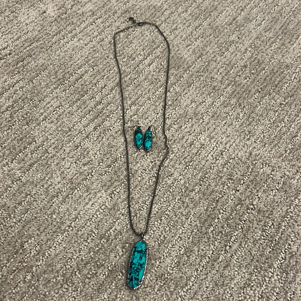 Kendra Scott necklace and earrings